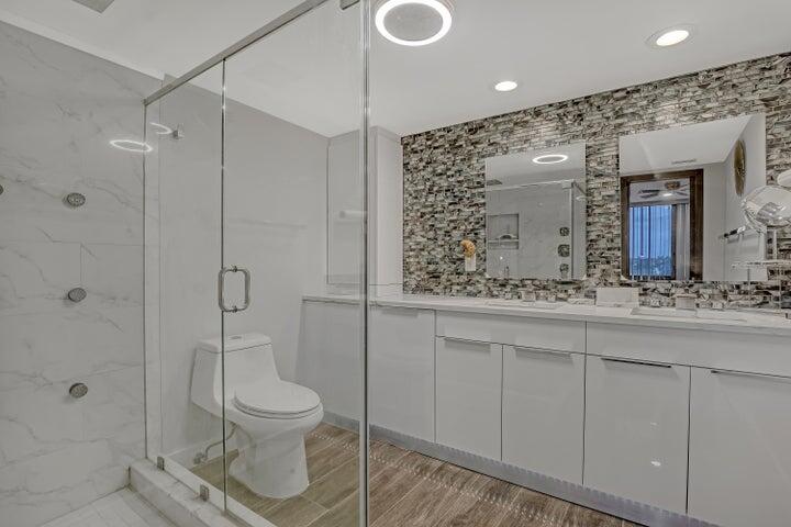 MAYFAIR LAKE - Residential Lease