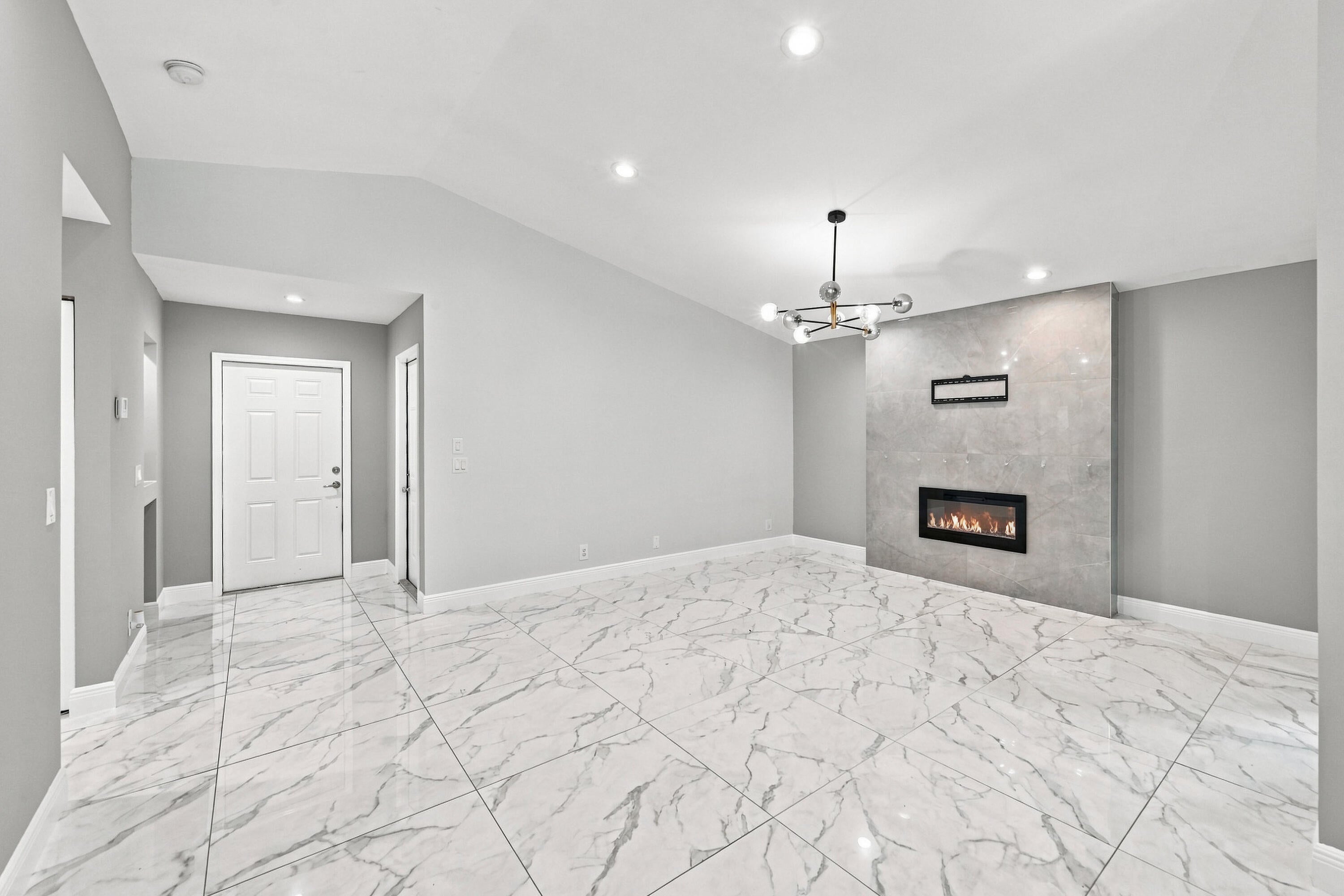 372 W Riverbend Drive 372