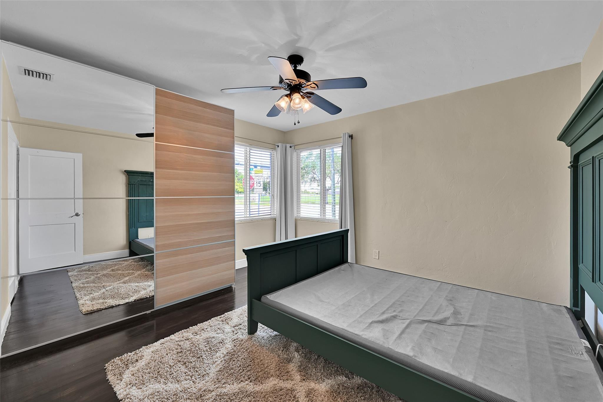 Lauderdale 2-9 D - Residential