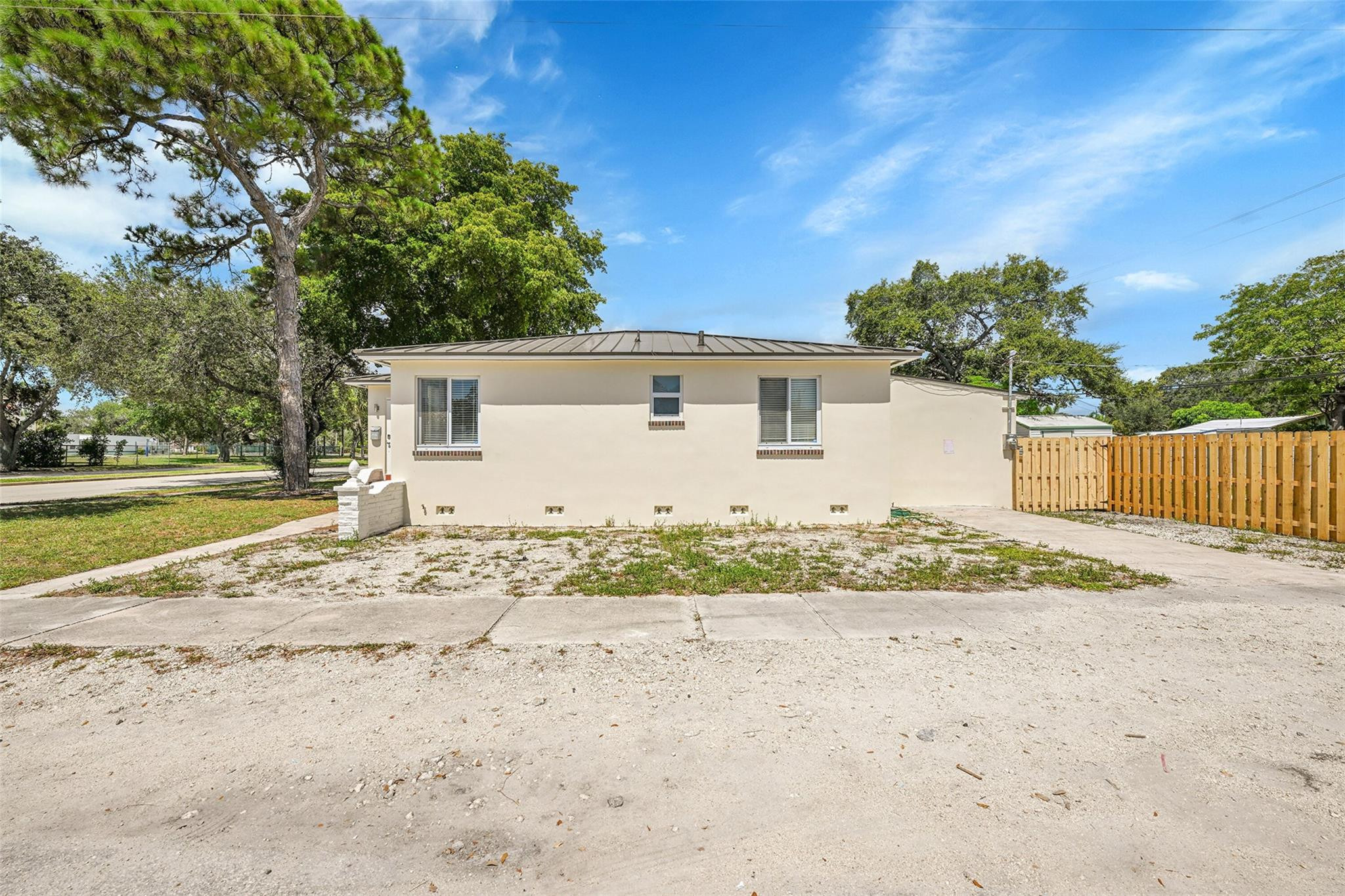 Lauderdale 2-9 D - Residential