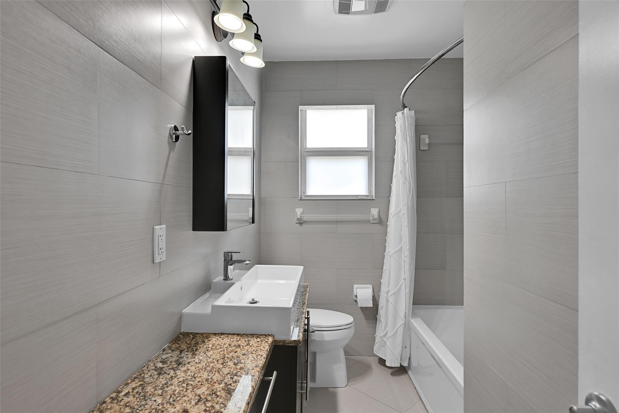 Lauderdale 2-9 D - Residential