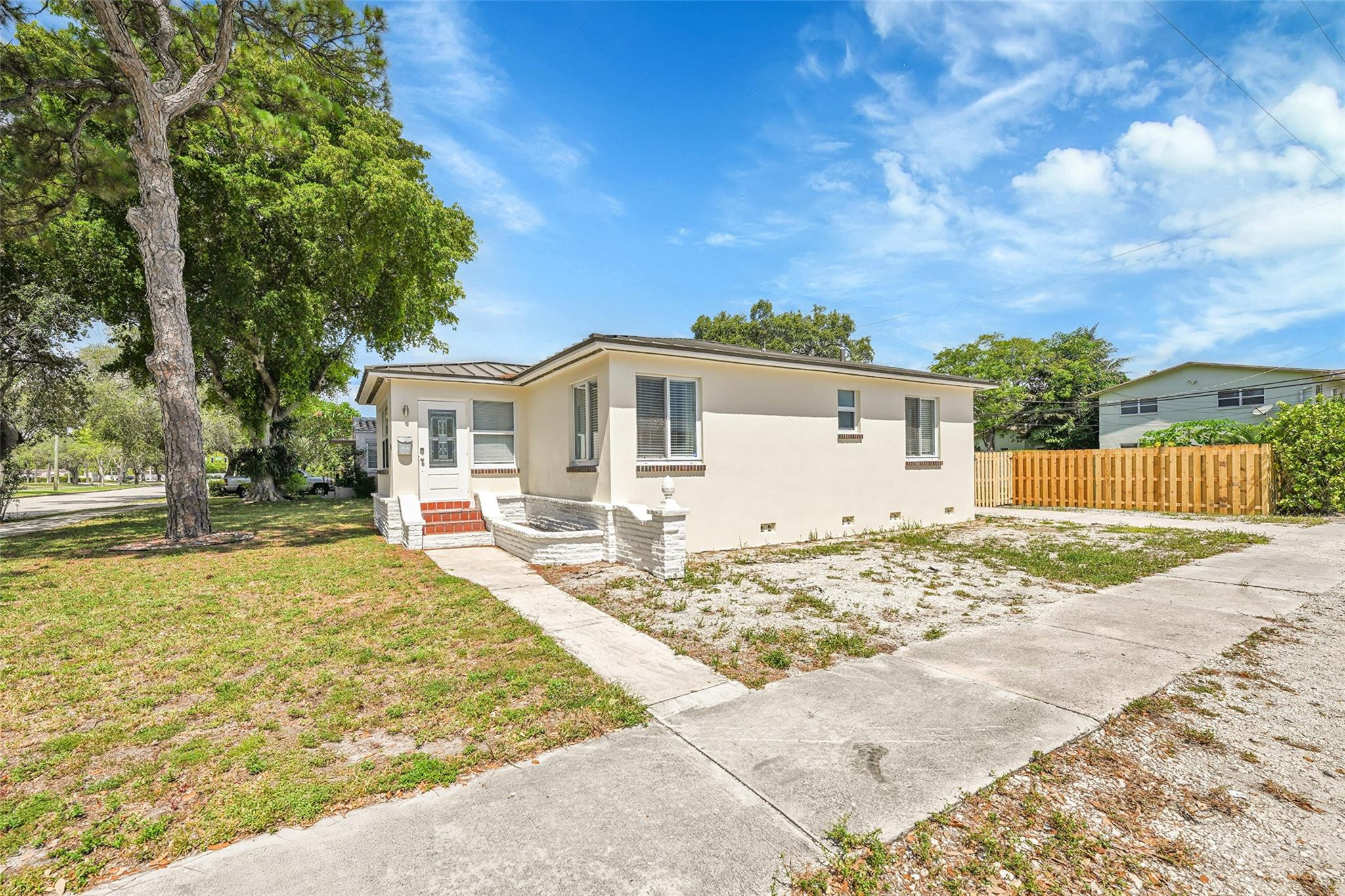 Lauderdale 2-9 D - Residential