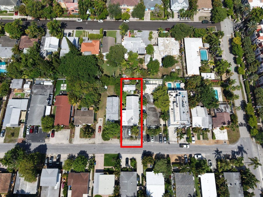 Photo of 1116 NE 17th Terrace, Fort Lauderdale, FL 33304 (MLS # F10506940)