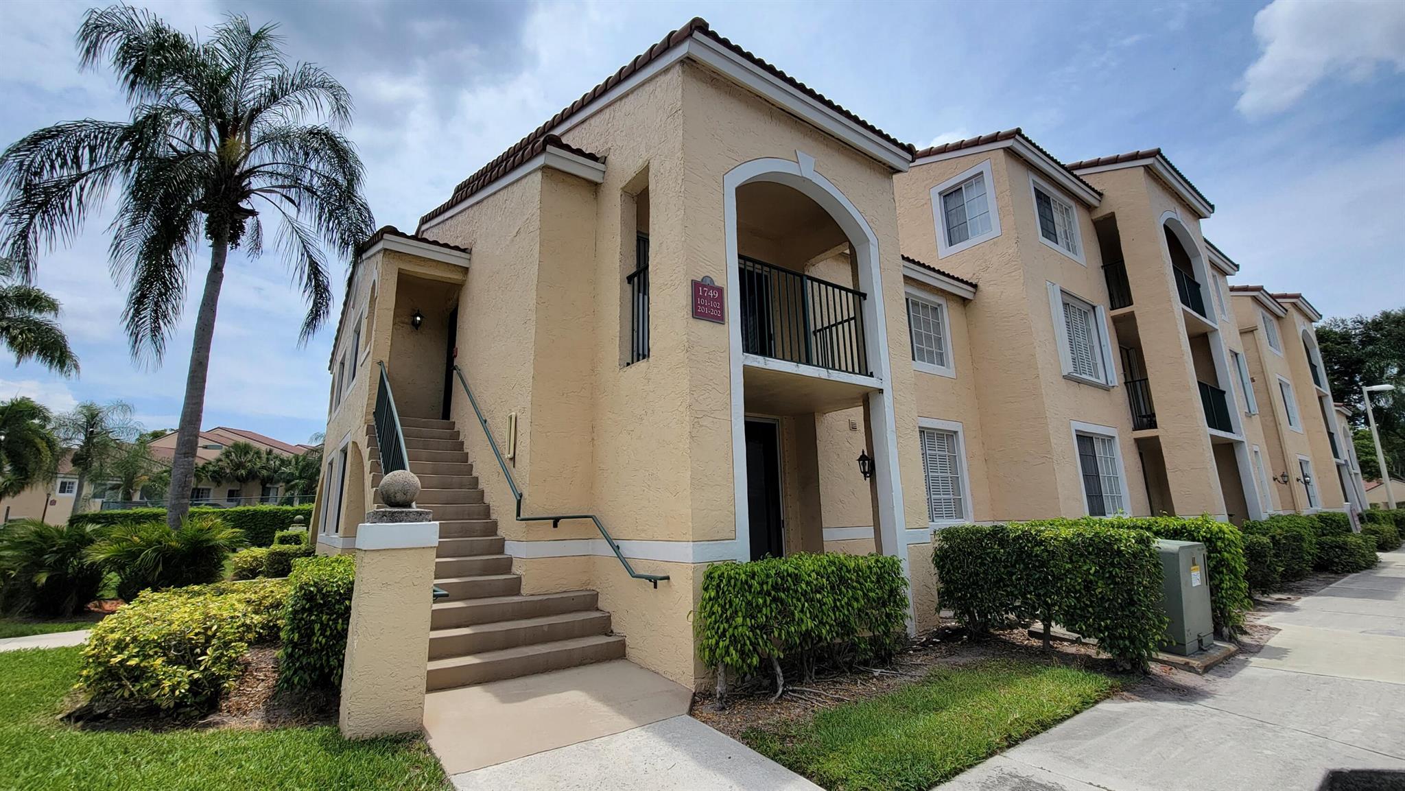 OWNER OCCUPIED BUYERS ONLY NO INVESTORS. LOCATED ON THE FIRST FLOOR AND NO STAIRS. Beautiful 1 Bed 1 Bath condo in West palm beach.Featuring Stainless steel appliances, washer and dryer in unit, Deeded parking spot.Walking distance from the beach!Community amenities include Resort Style Pool & Hot Tub, Fitness center.Racquetball Court, Volleyball, Tennis court, and Playground.HOA PROPERTY Water included.