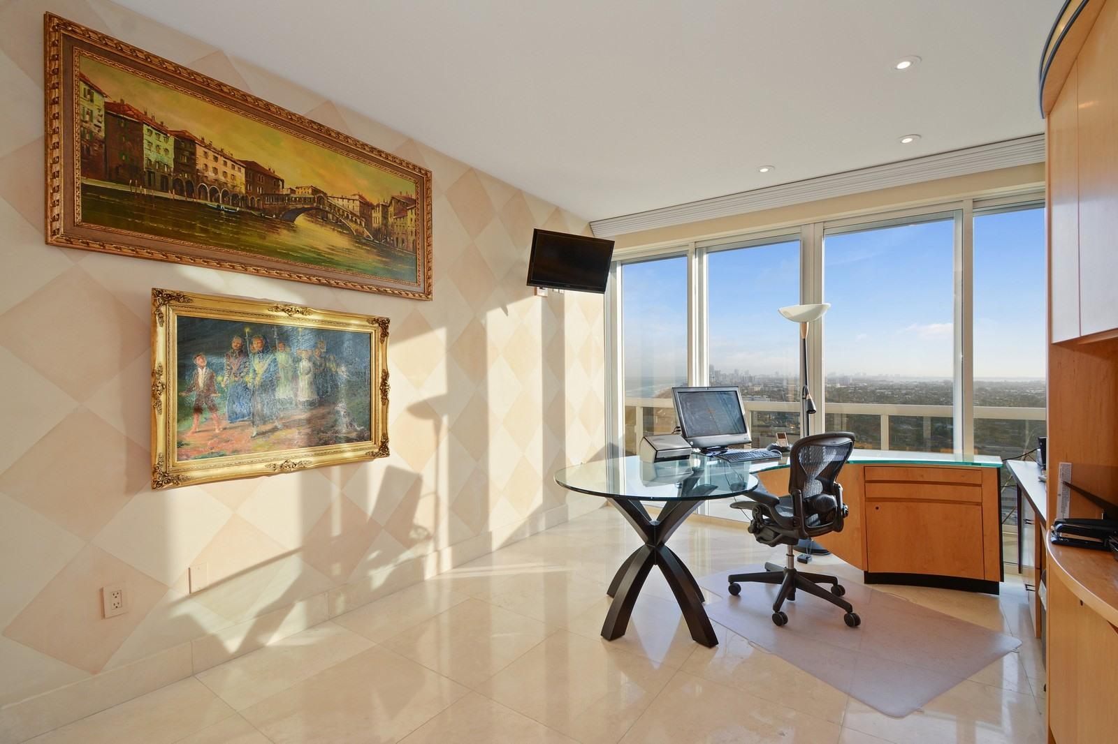 MAJESTIC TOWER - Residential