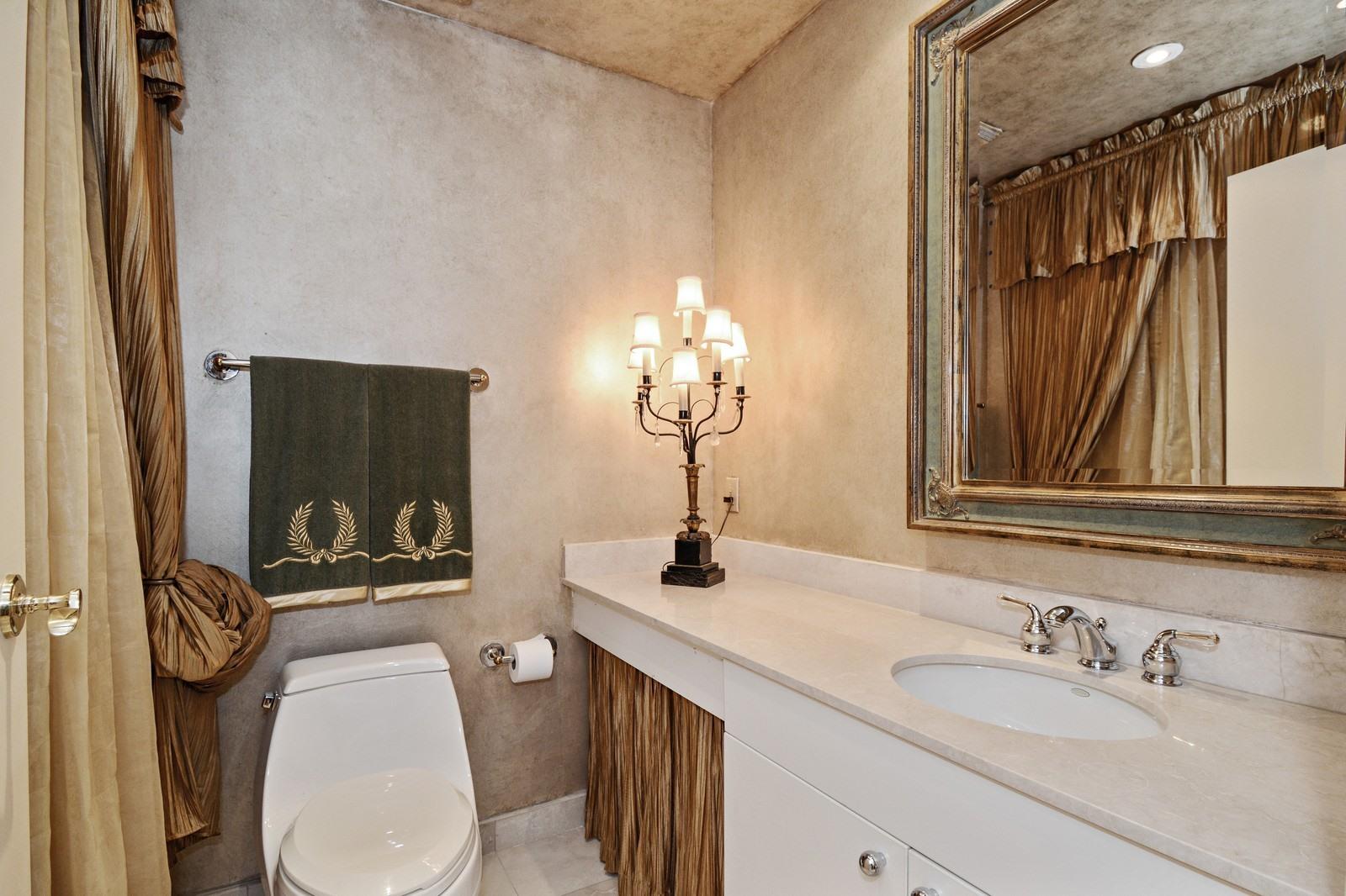 MAJESTIC TOWER - Residential