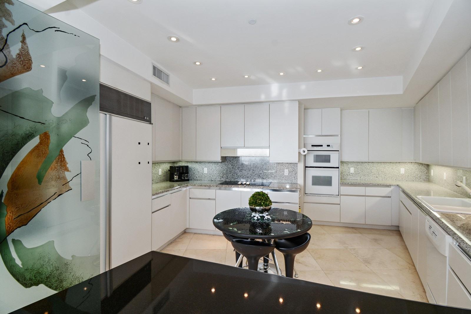 MAJESTIC TOWER - Residential