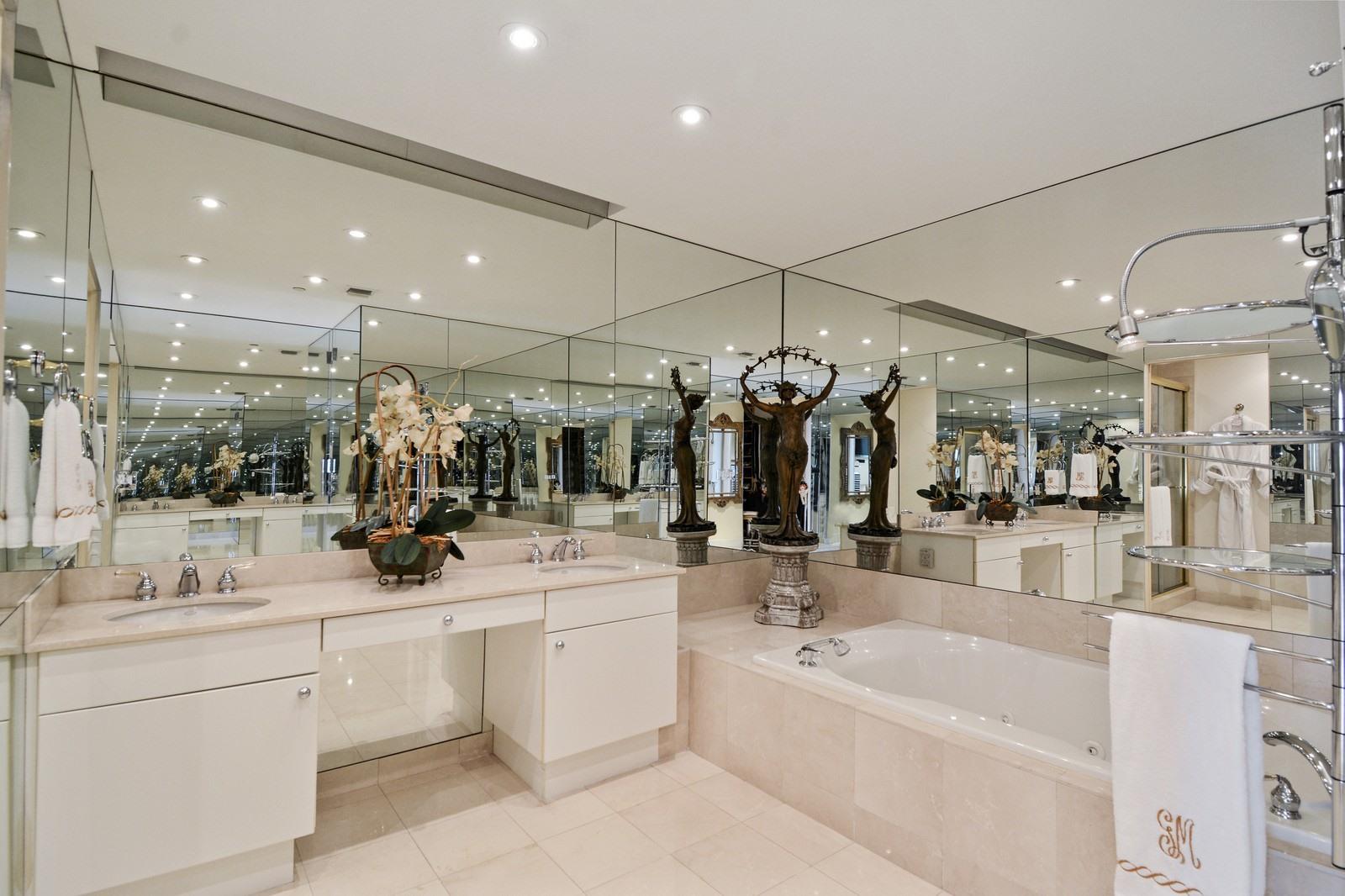 MAJESTIC TOWER - Residential