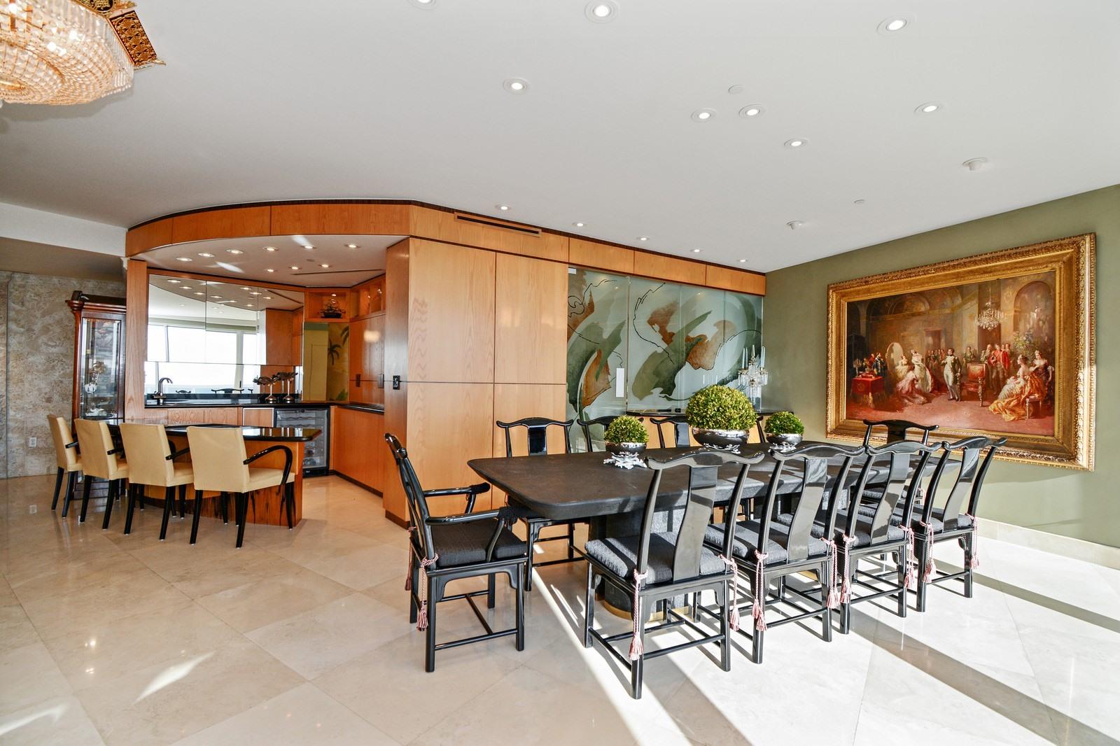 MAJESTIC TOWER - Residential