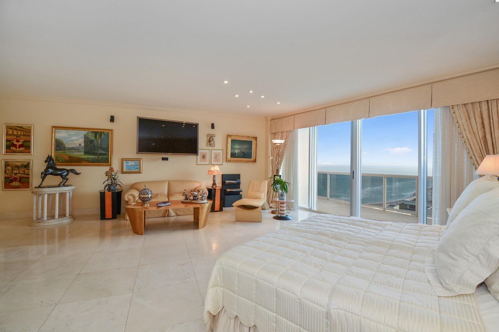 MAJESTIC TOWER - Residential