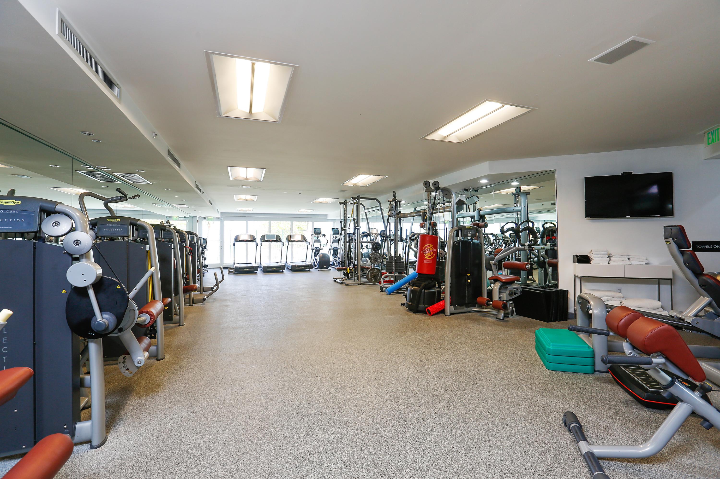 MAJESTIC TOWER - Residential