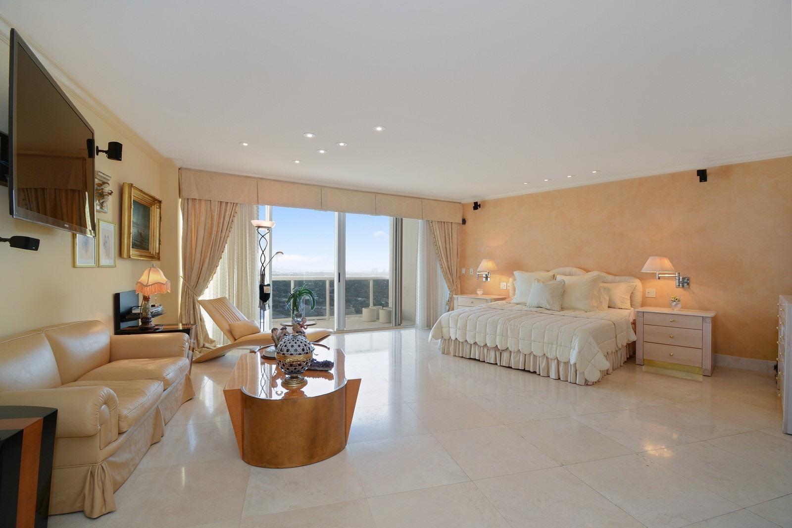 MAJESTIC TOWER - Residential