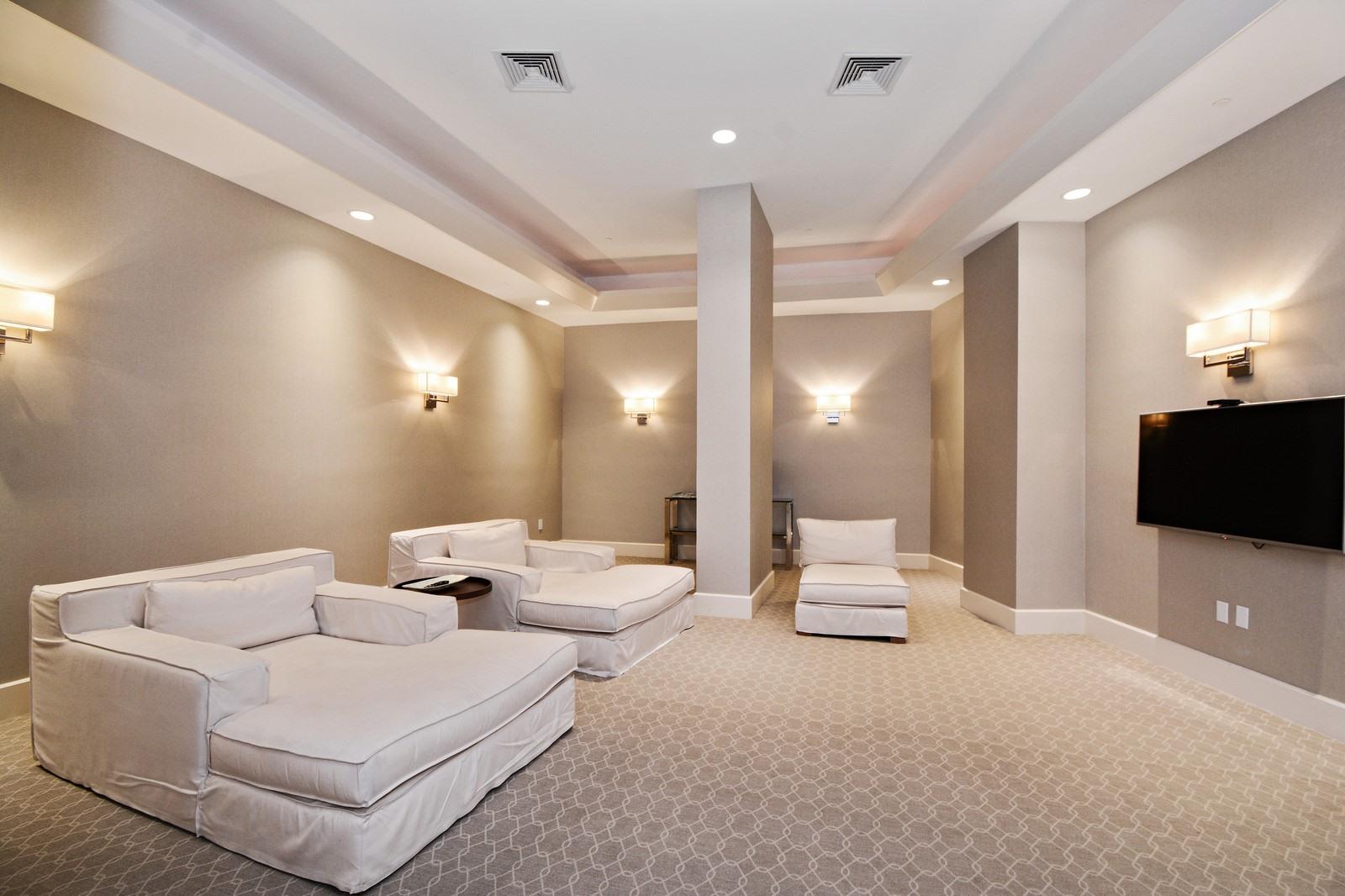 MAJESTIC TOWER - Residential