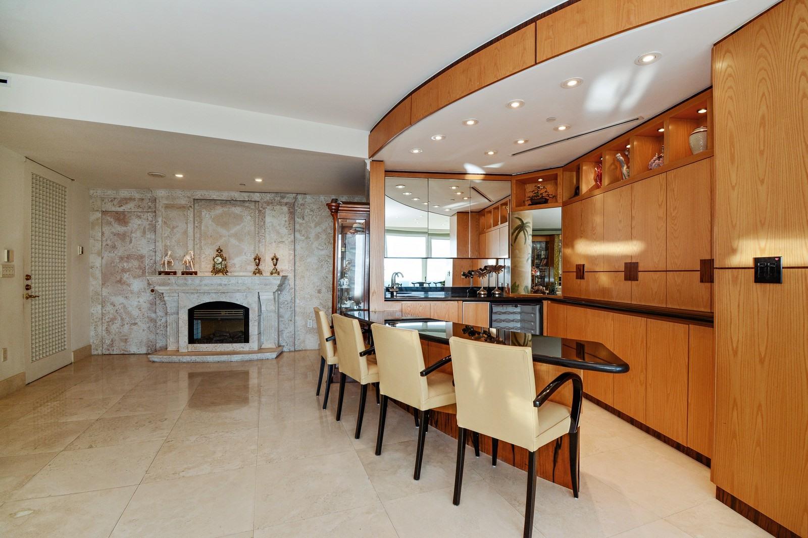 MAJESTIC TOWER - Residential