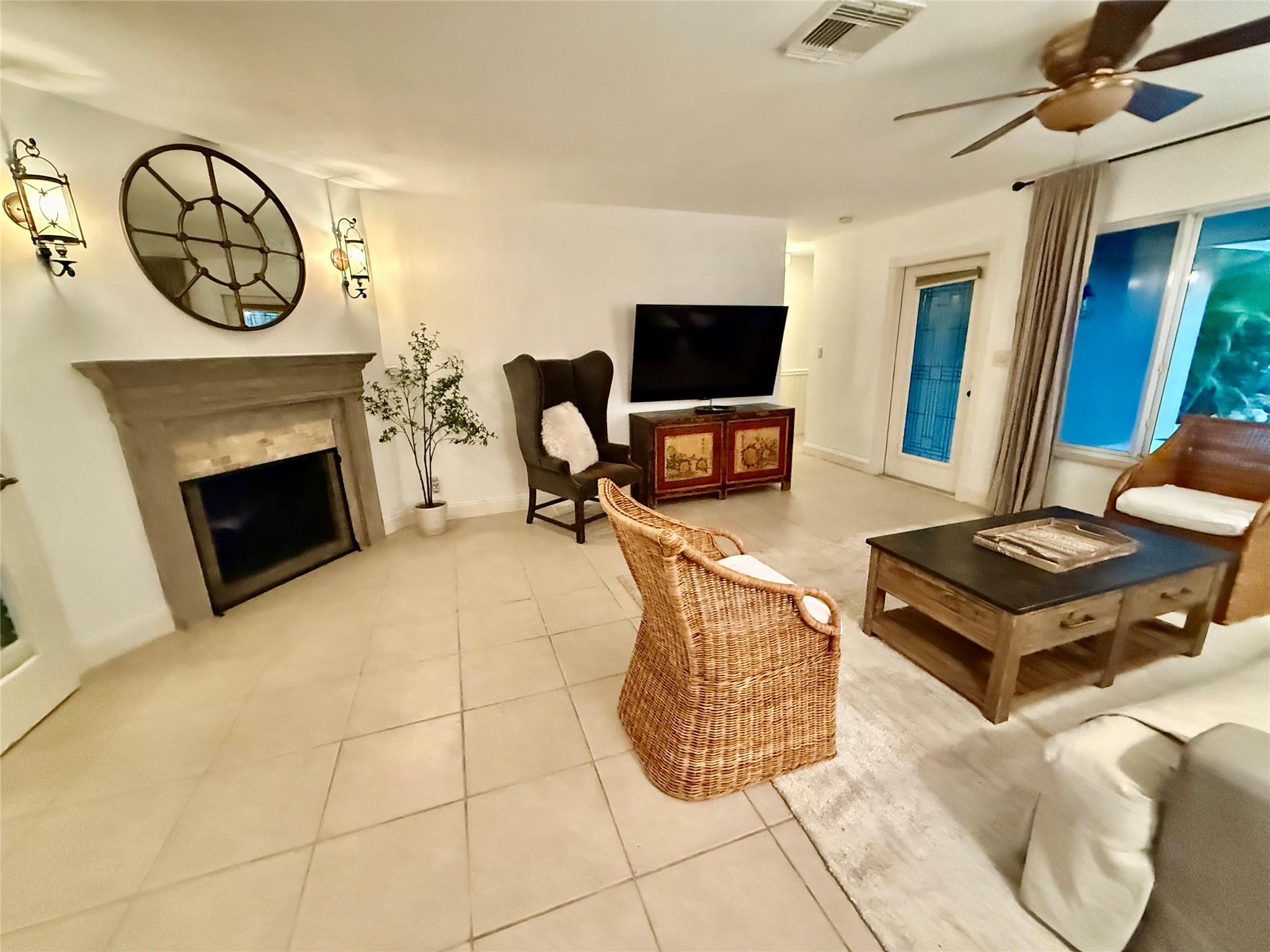 CORAL POINT - Residential