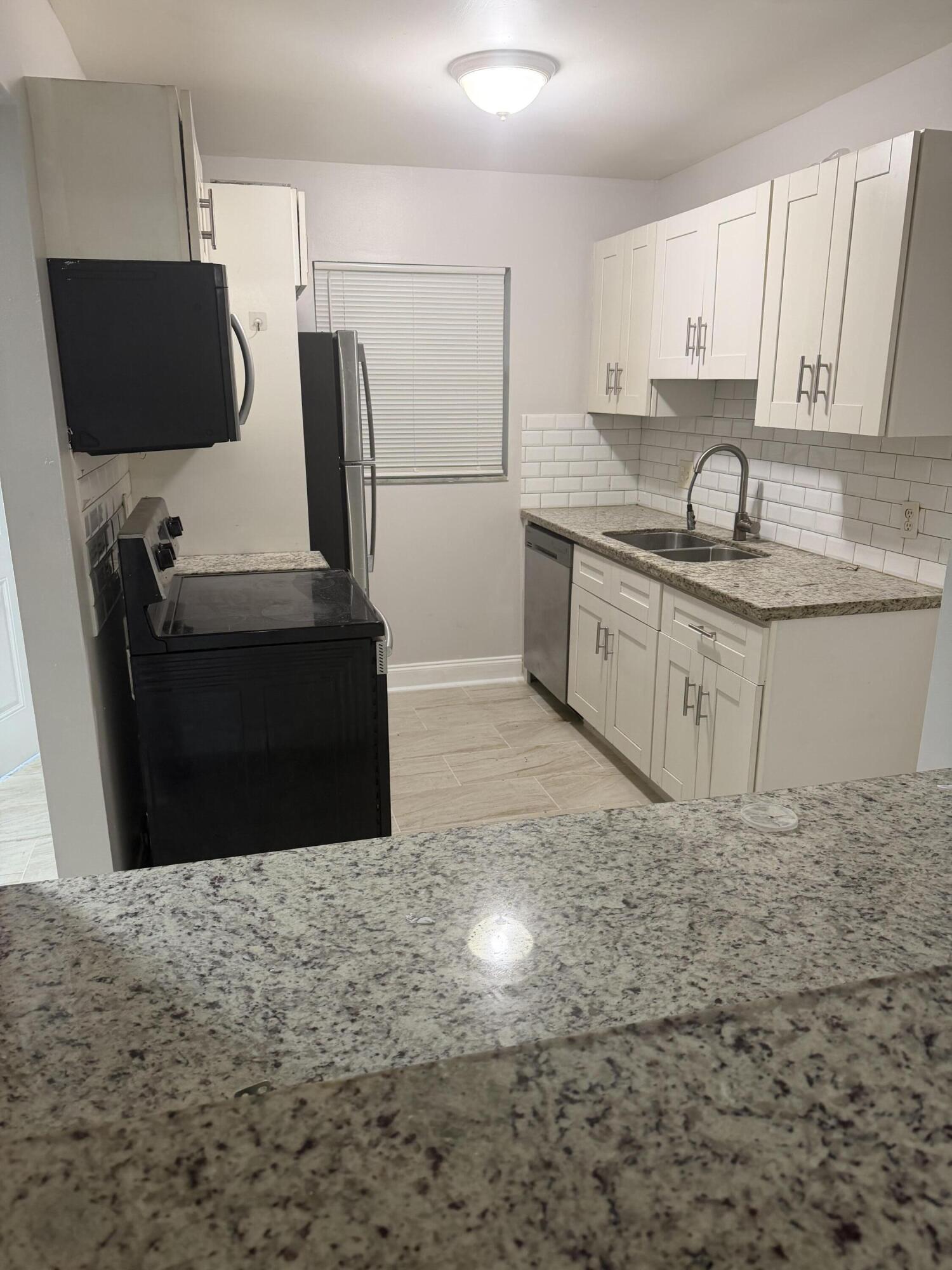 OAKS CONDO - Residential Lease