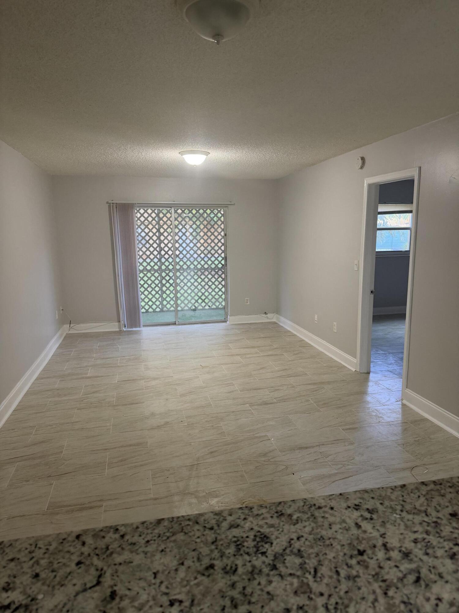 OAKS CONDO - Residential Lease