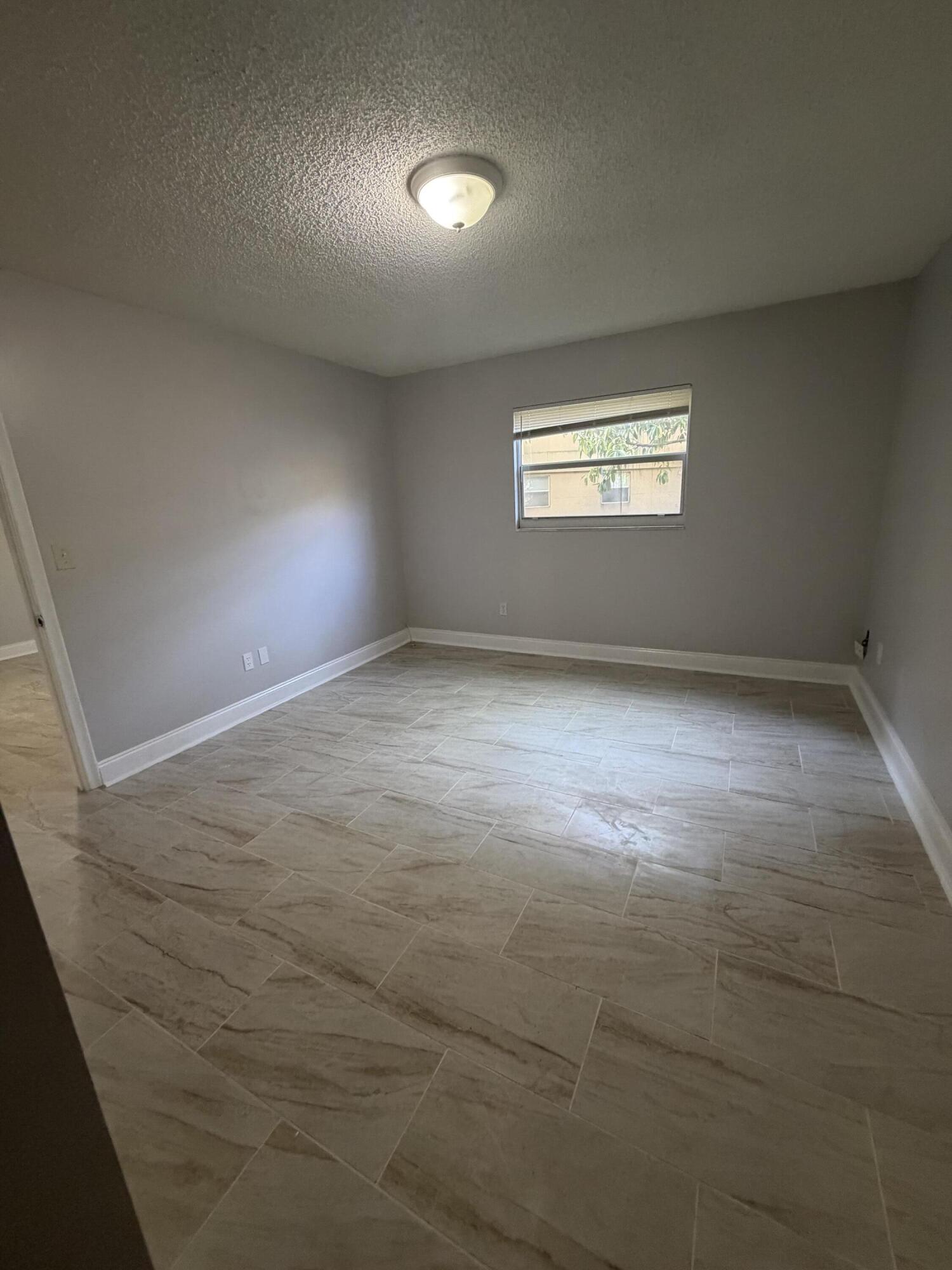 OAKS CONDO - Residential Lease
