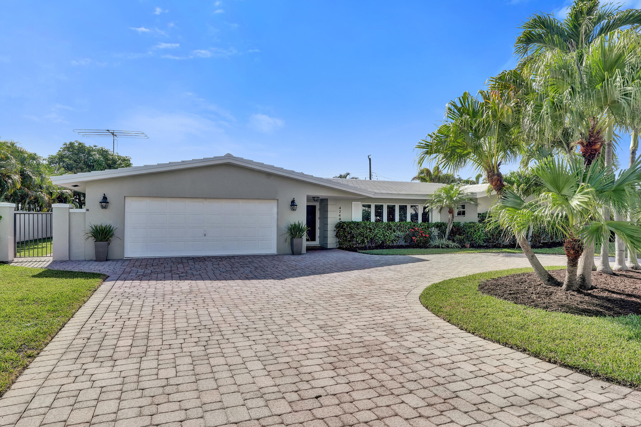 4240 NE 28th Avenue, Fort Lauderdale FL 33308