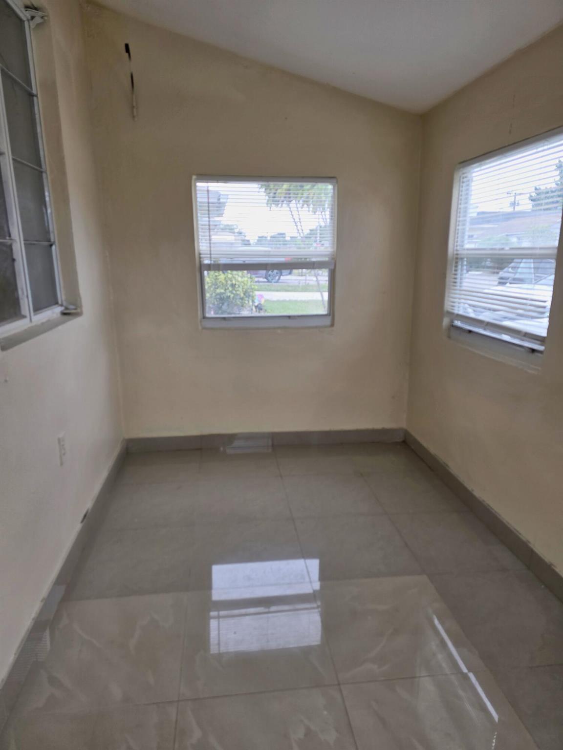 RIVIERA BEACH HEIGHTS ADD - Residential Lease