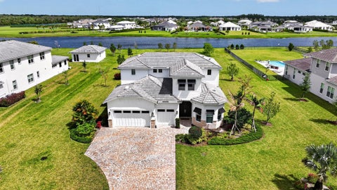 Photo of 20160 SE Bridgewater Drive, Jupiter, FL 33458 (MLS # B26035762)
