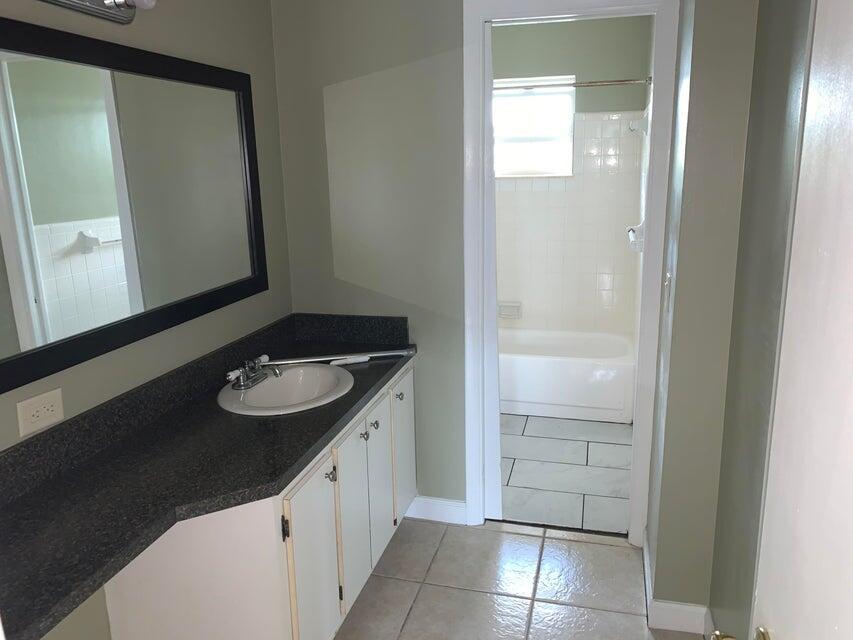 NORTH PALM BEACH VILLAGE - Residential Lease