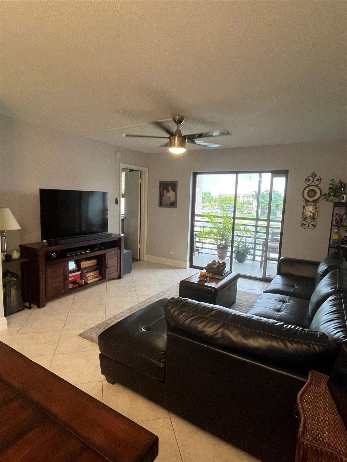 SUNRISE LAKES - Residential