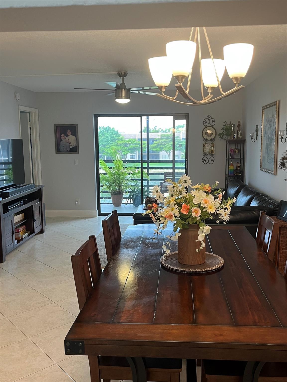 SUNRISE LAKES - Residential
