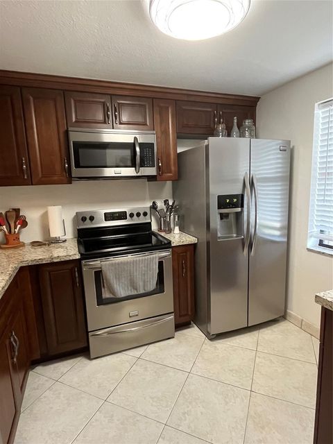 10130 Sunrise Lakes Blvd 311 Sunrise FL 33322