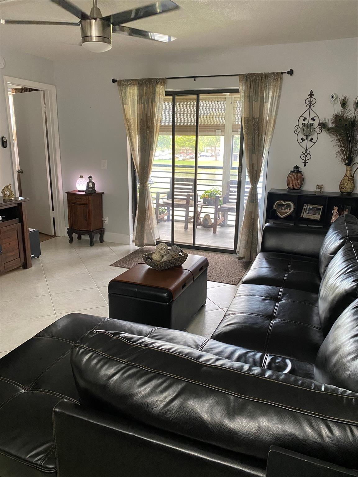SUNRISE LAKES - Residential