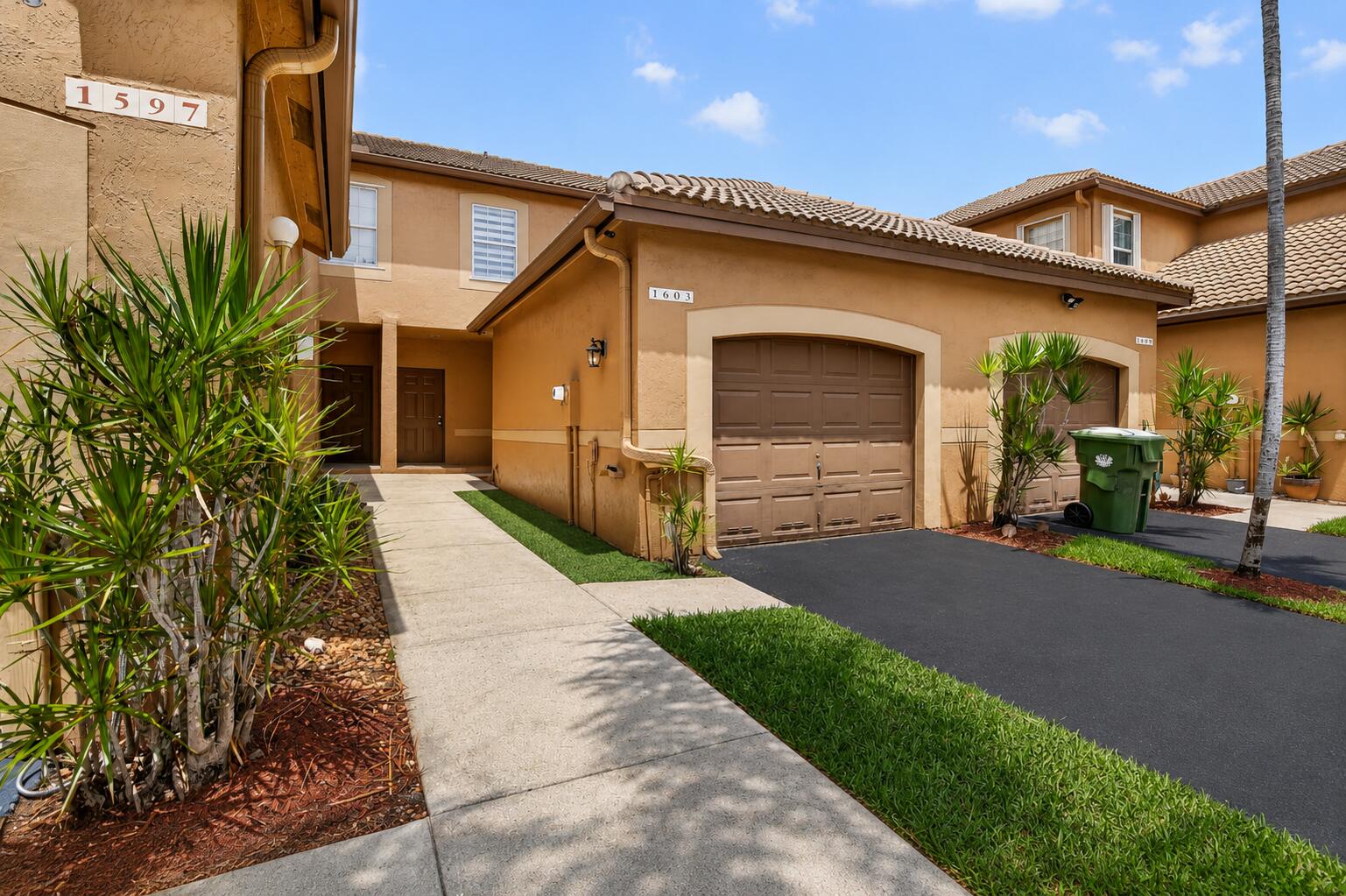View photos, virtual tours, details... 1603 Barcelona Way 3-32