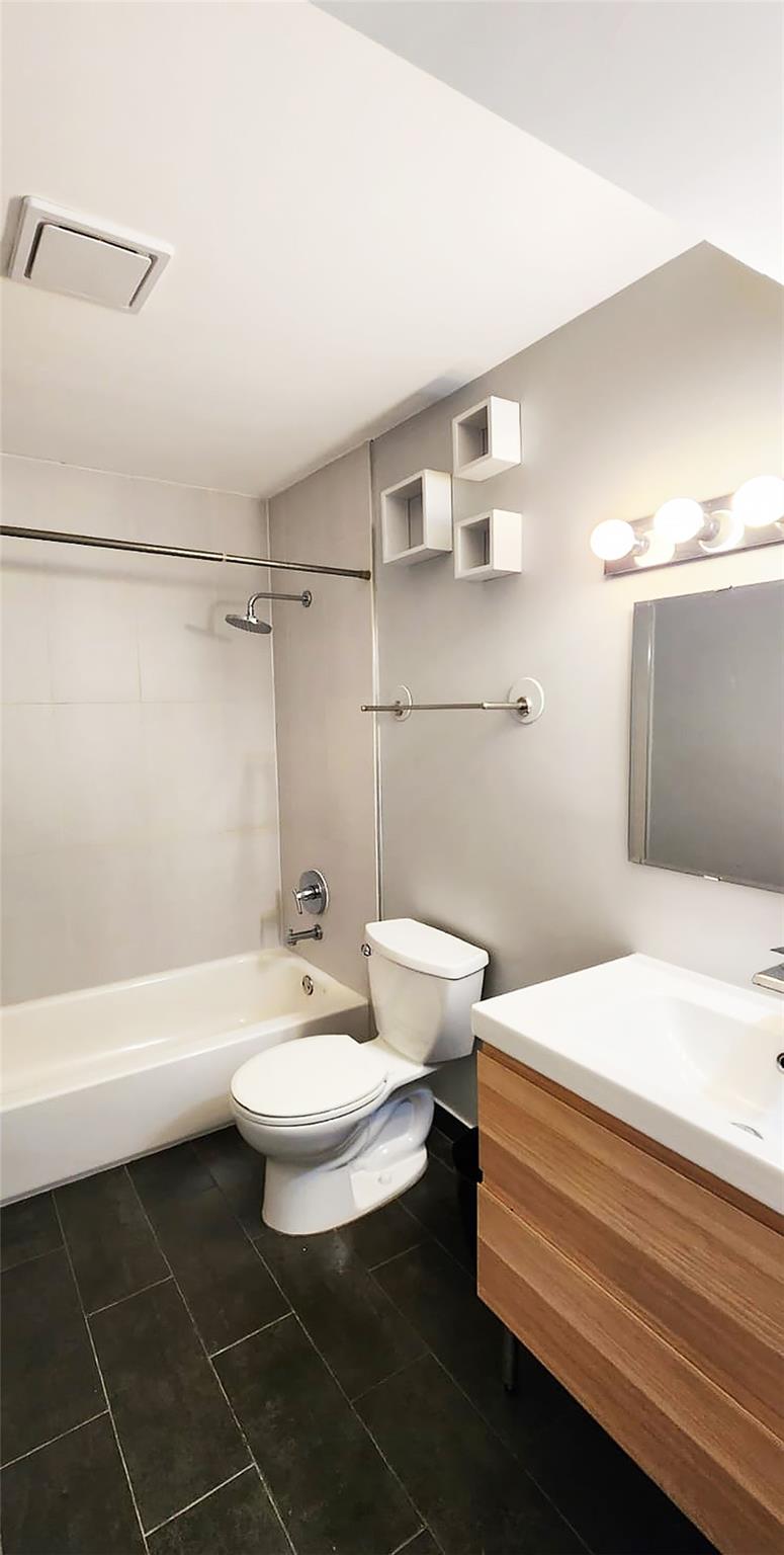 Windmill Lakes IV Condo - Residential Lease