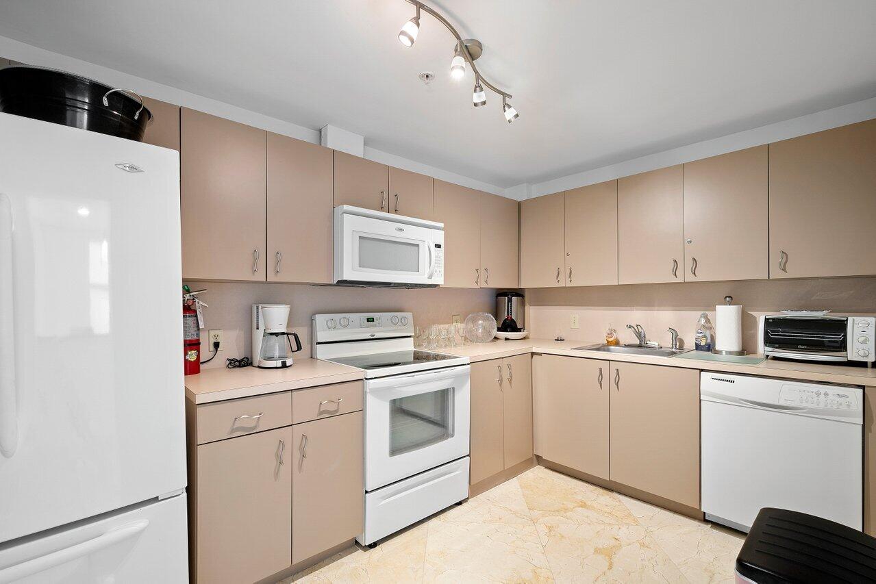 CARRON HOUSE CONDO - Residential