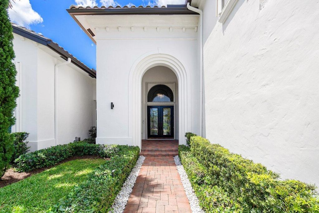 Photo of 16461 Via Venetia E, Delray Beach, FL 33484 (MLS # R10977575)