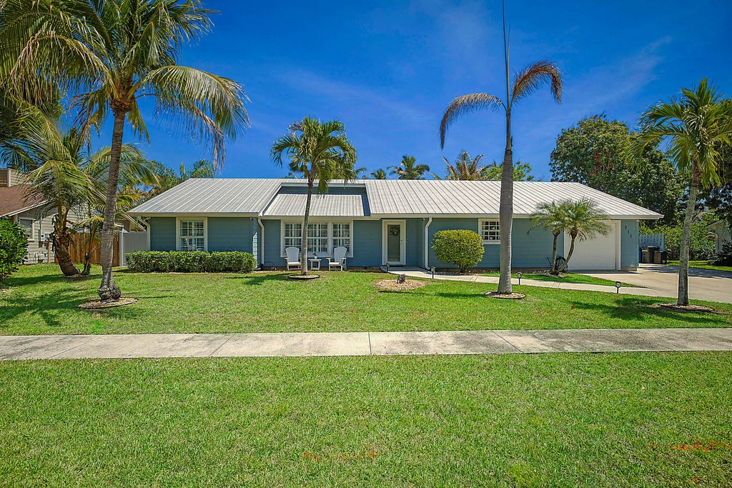 Photo of 711 Warren Drive, Jupiter, FL 33458 (MLS # B26013217)