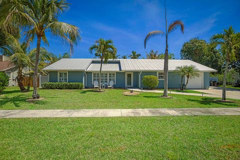 Photo of 711 Warren Drive, Jupiter, FL 33458 (MLS # B26013217)