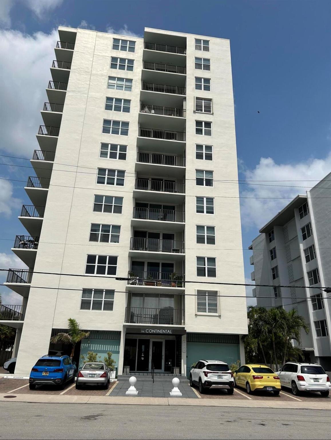 Well kept and organized updated 2 bedrooms, 2 bathrooms, new kitchen with new appliances (3 years old), and beautiful intracoastal view. Recently renovated new pool and deck. Two elevators. New roof is installed in 2024 and all is paid. Furniture is negotiable. 5 minutes walk to the beach and plenty of great restaurants walking distance.