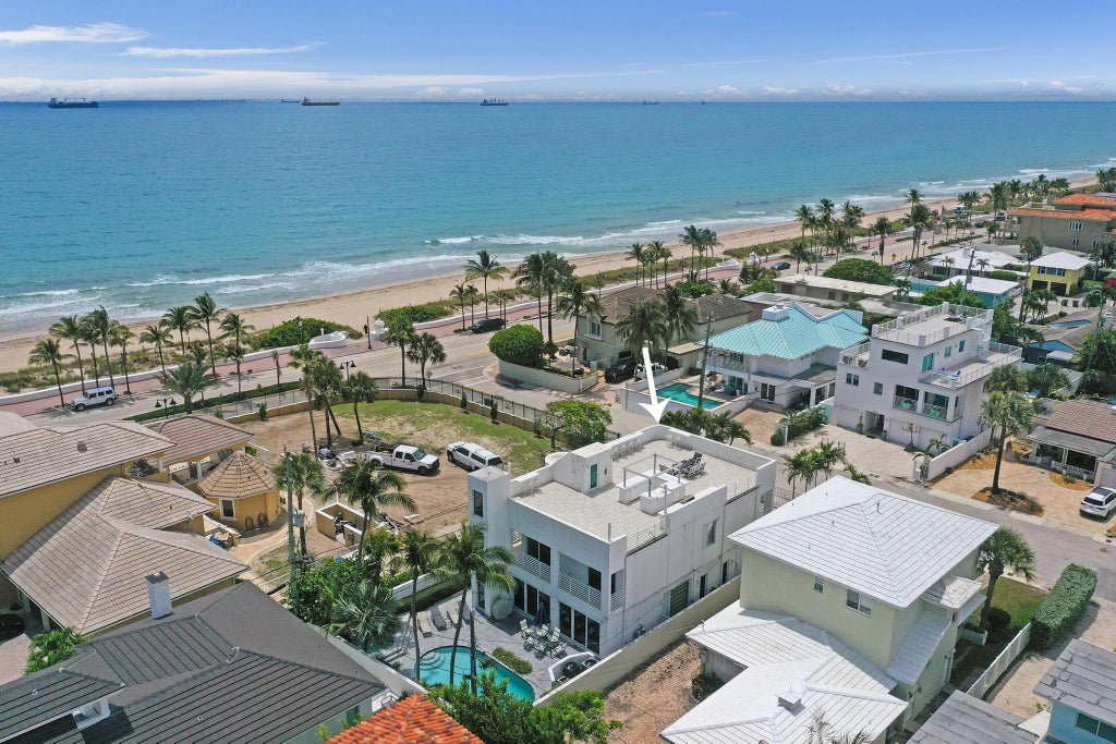 Photo of 3329 NE 16th Court, Fort Lauderdale, FL 33305 (MLS # B26035586)