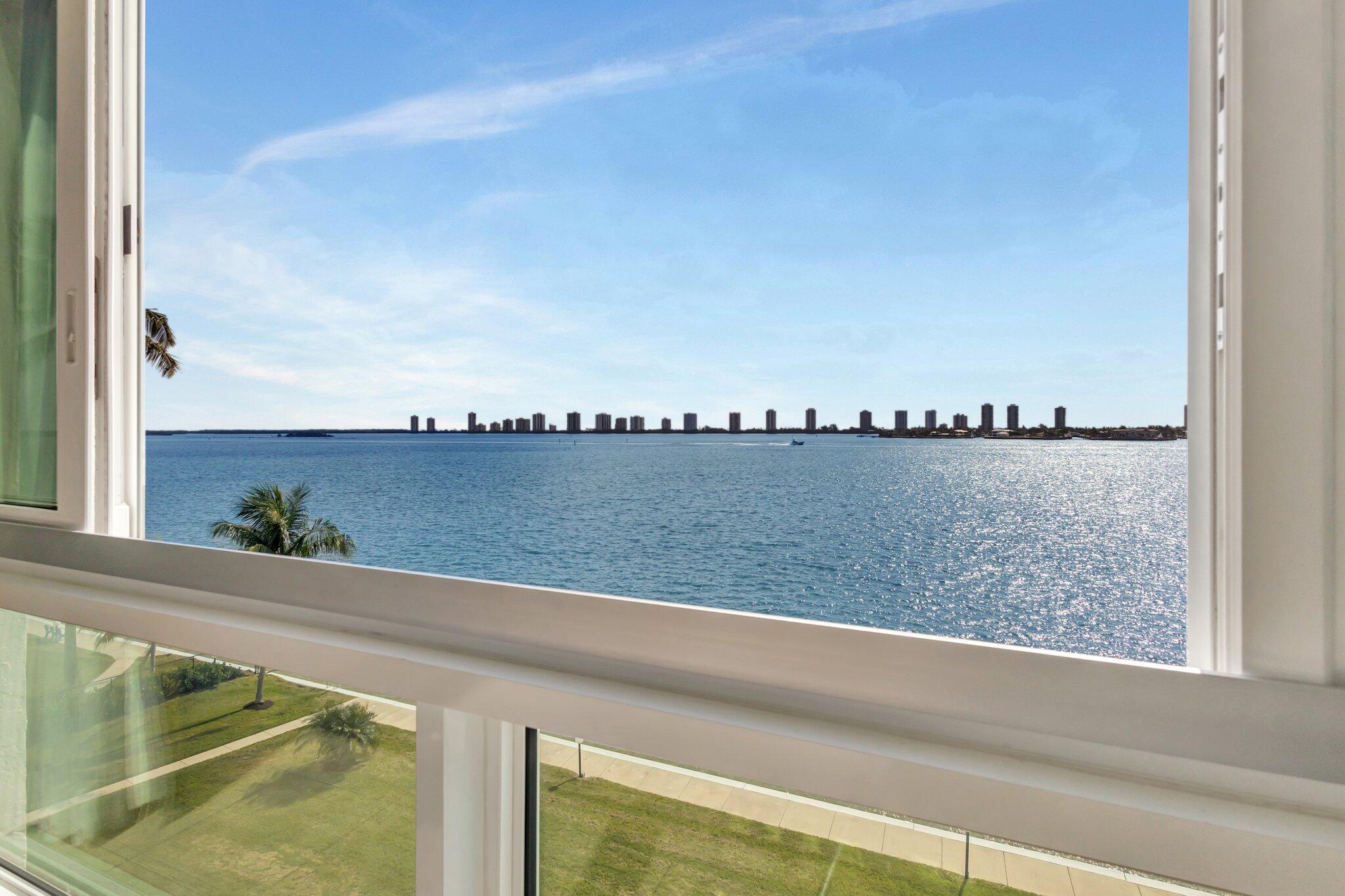 LAKE HARBOUR TOWERS - Residential