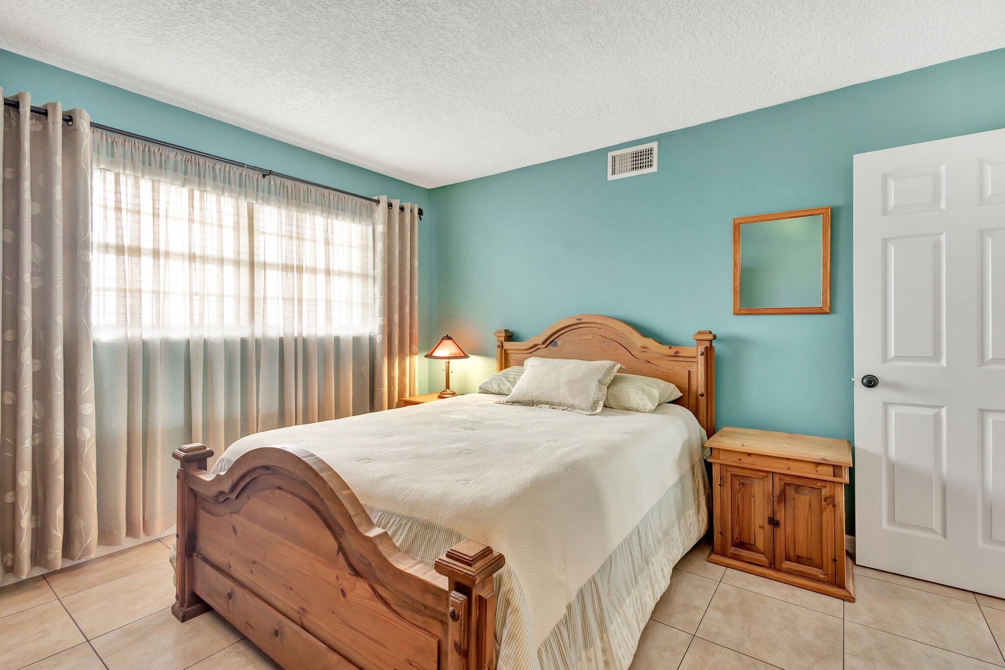 LAKE HARBOUR TOWERS - Residential