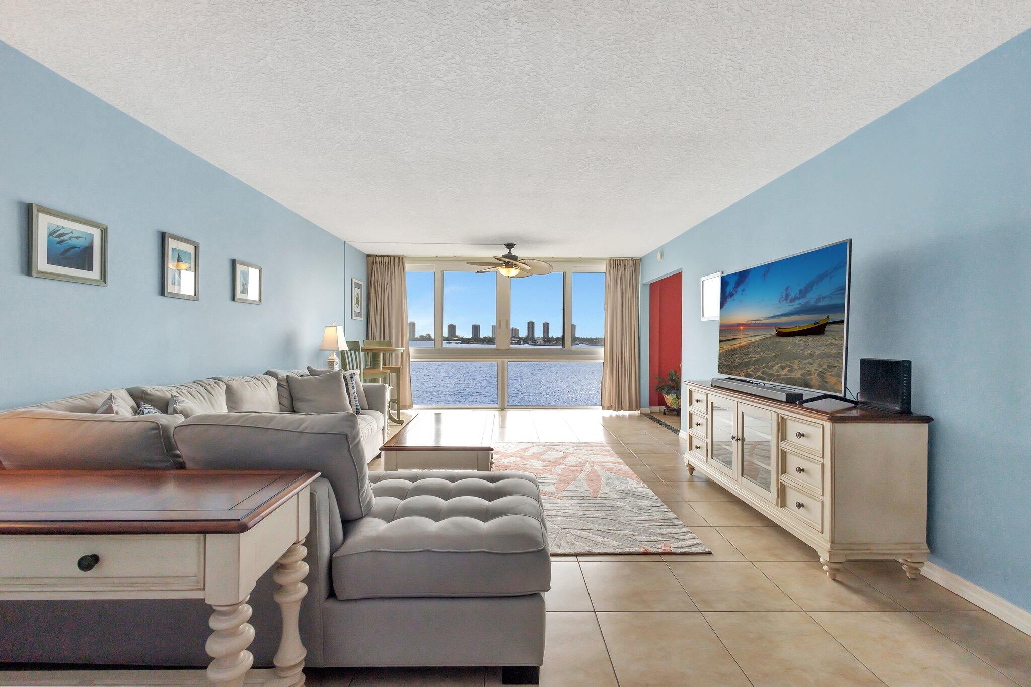 LAKE HARBOUR TOWERS - Residential