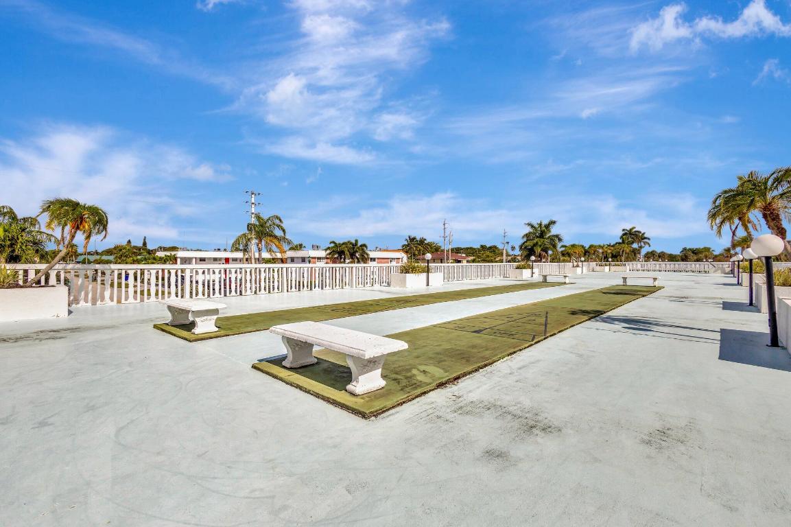 LAKE HARBOUR TOWERS - Residential