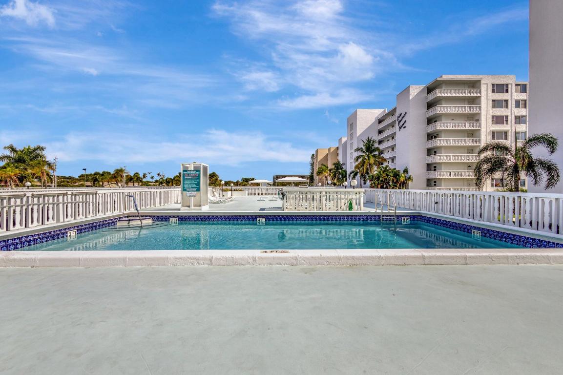 LAKE HARBOUR TOWERS - Residential