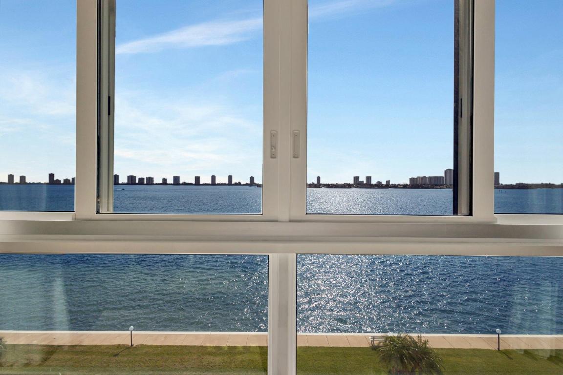 LAKE HARBOUR TOWERS - Residential