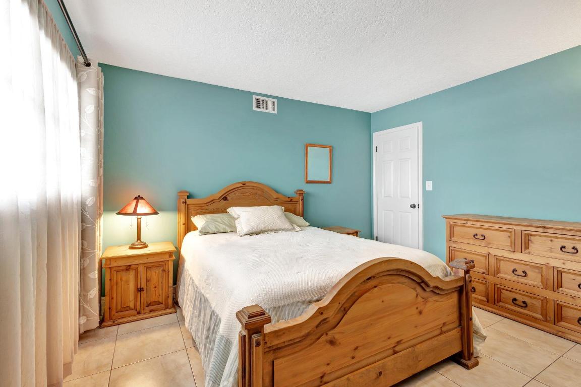 LAKE HARBOUR TOWERS - Residential