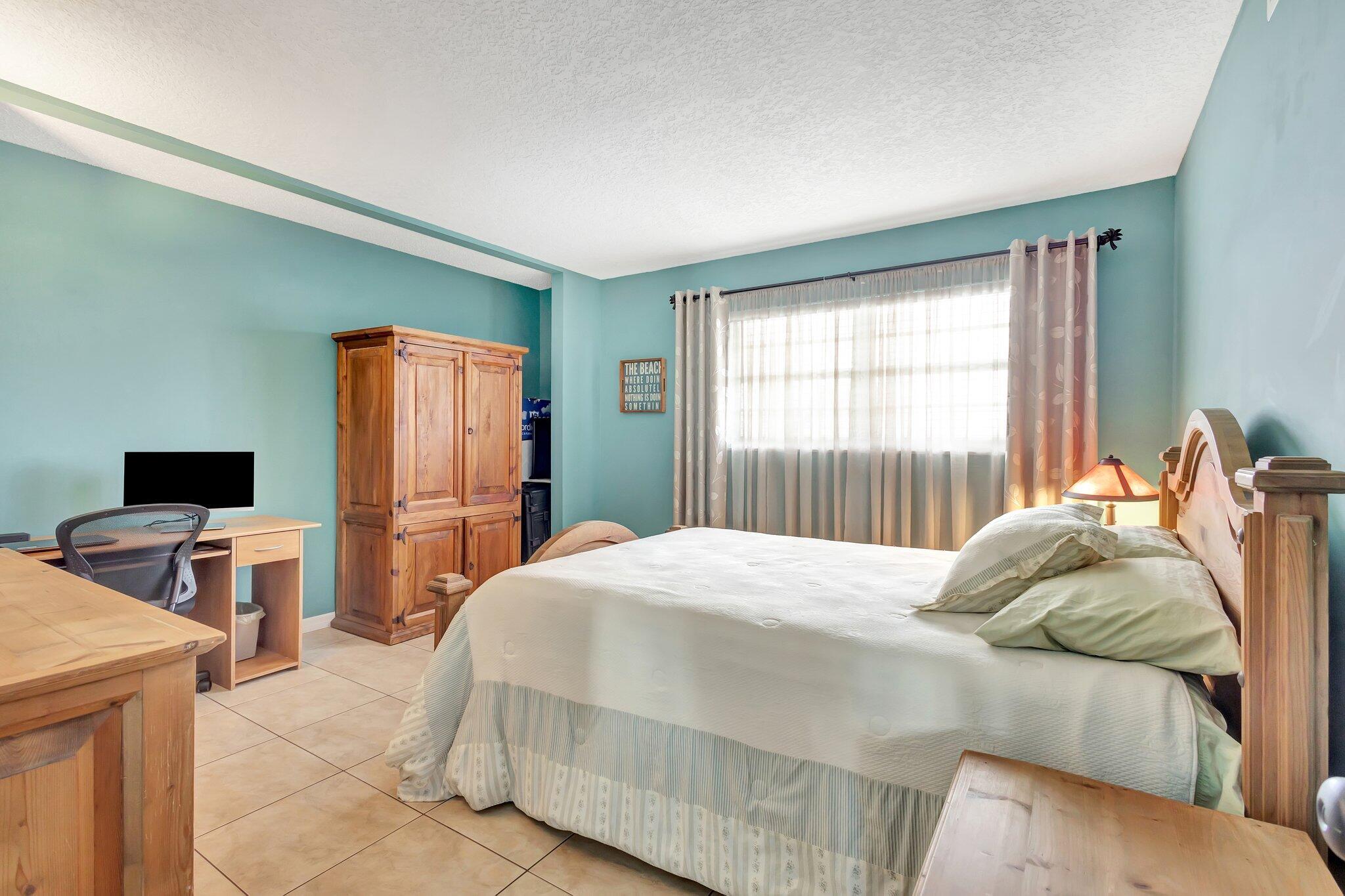 LAKE HARBOUR TOWERS - Residential