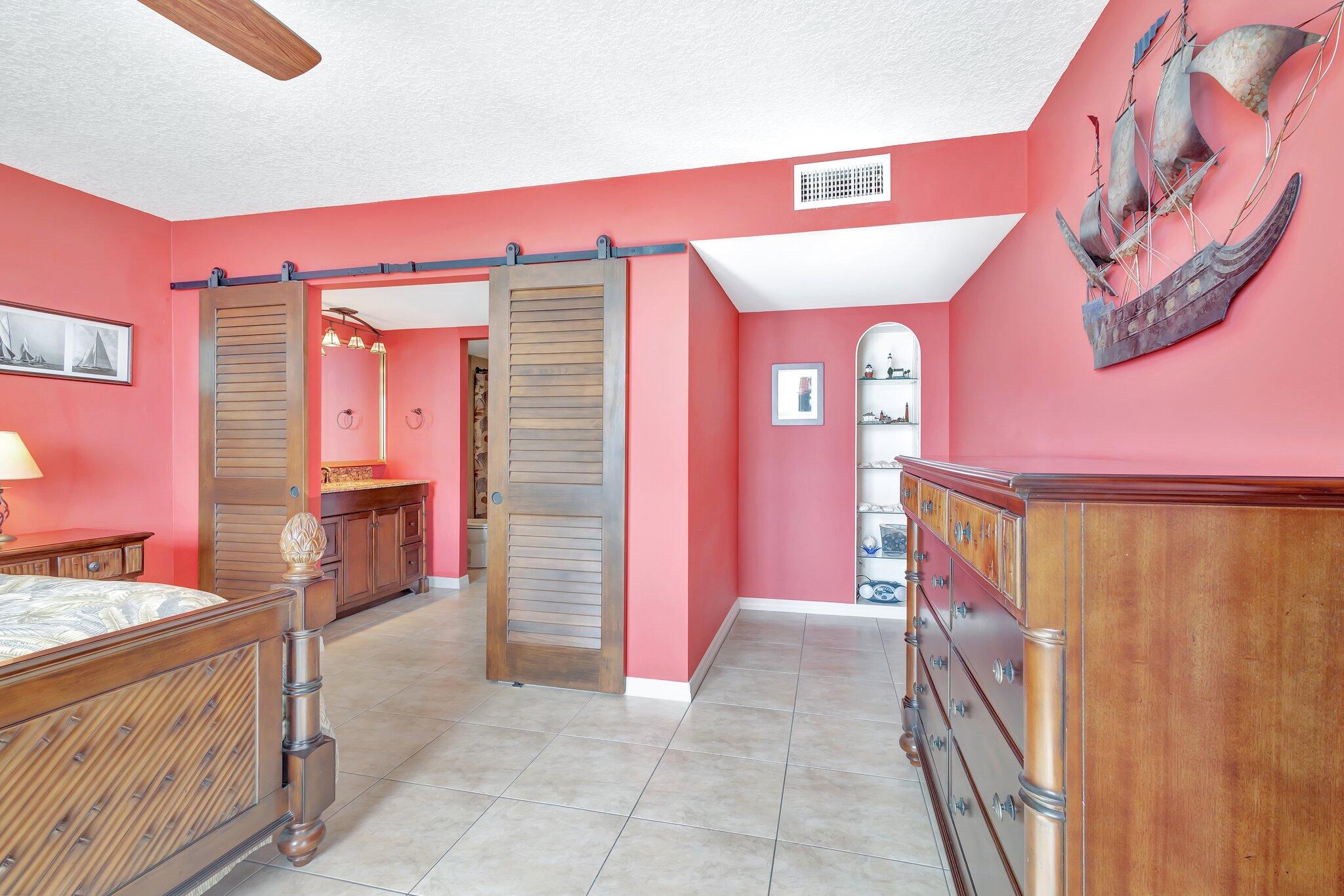 LAKE HARBOUR TOWERS - Residential