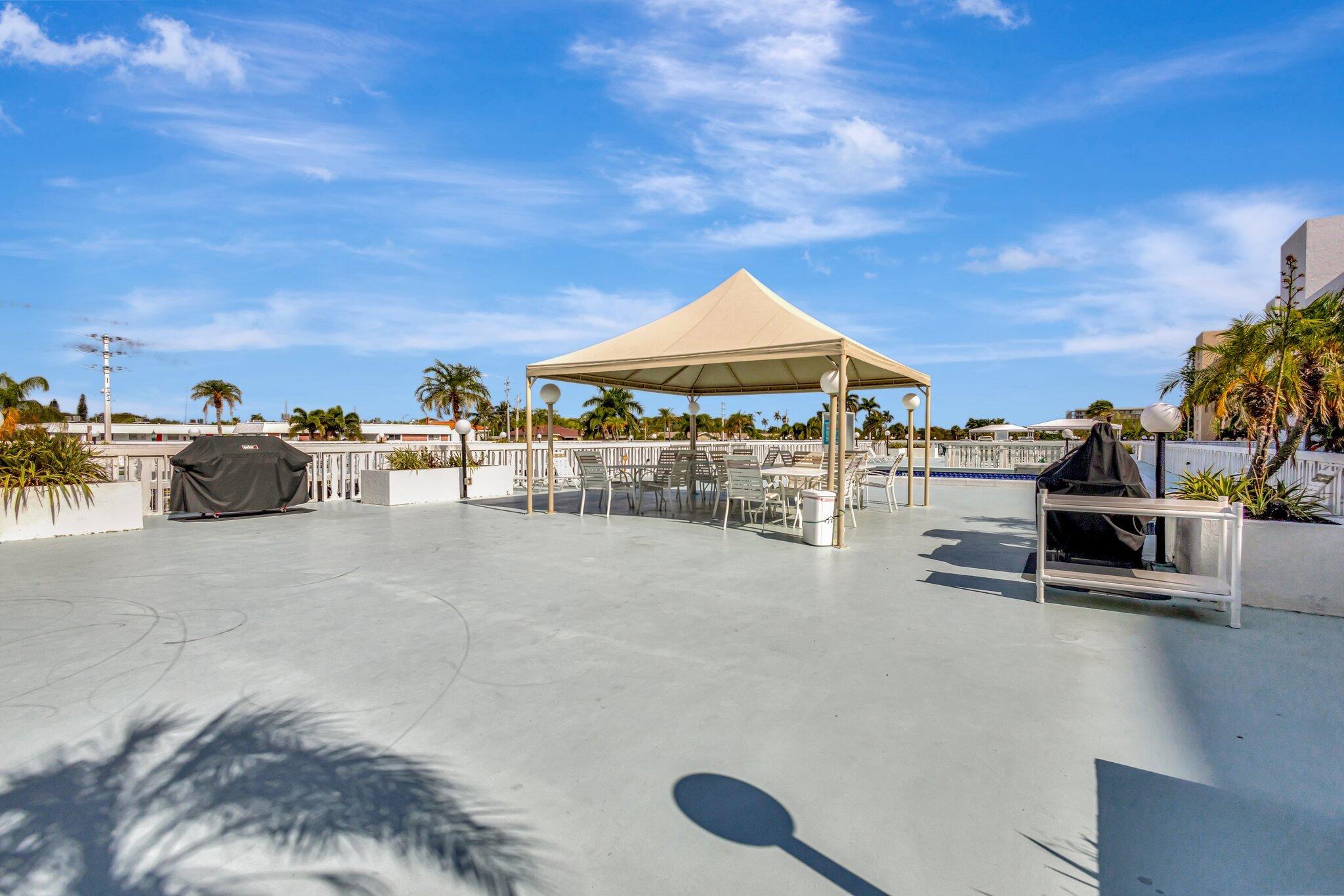 LAKE HARBOUR TOWERS - Residential