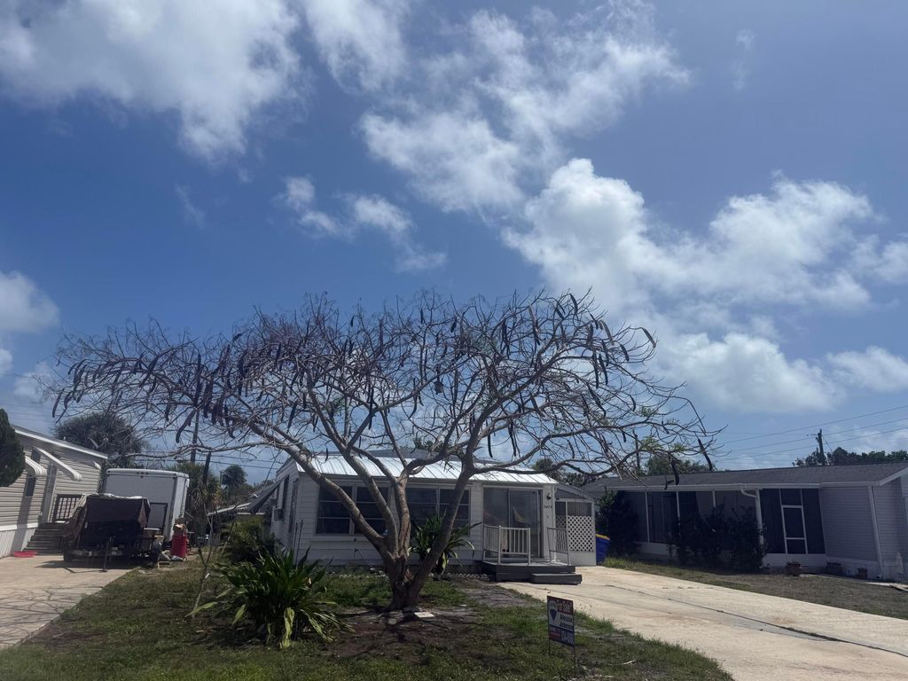 Photo of 8479 SE Eagle Avenue, Hobe Sound, FL 33455 (MLS # B26009099)