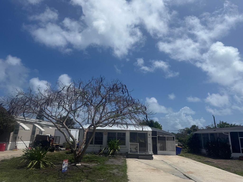Photo of 8479 SE Eagle Avenue, Hobe Sound, FL 33455 (MLS # B26009099)